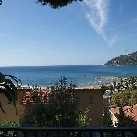 Appartamenti La Pineta Marina dʼMarina dʼAndora Kültér fotó